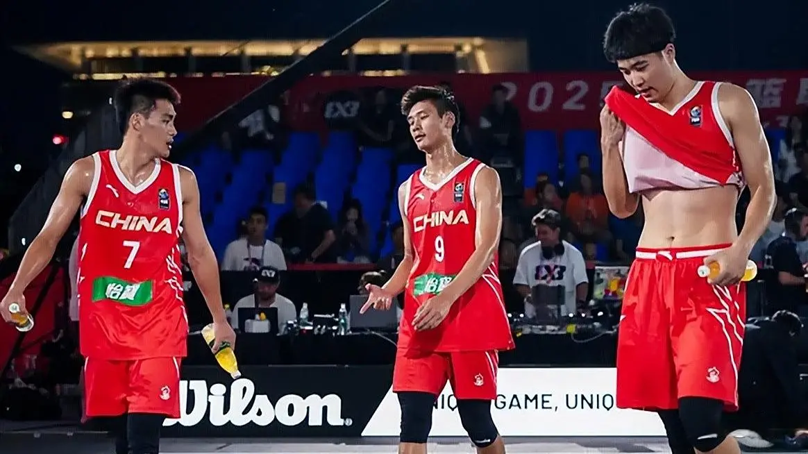 三人篮球的, 并以小组赛, 利之路