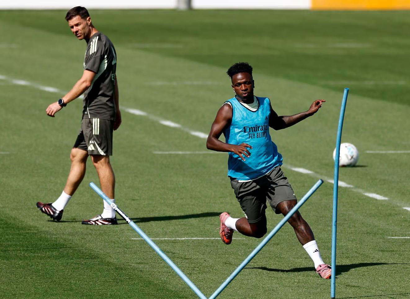 迫明年夏窗 迫明年夏窗